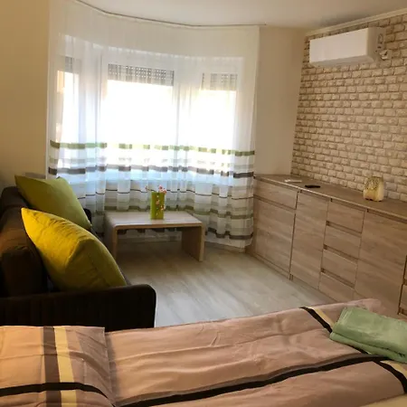 Csillag Deluxe Apartment